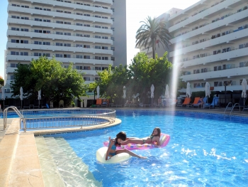 Blick über den Poolbereich