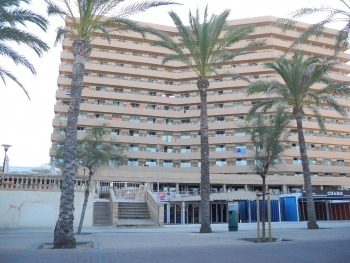 Frontal zur Küstenstraße