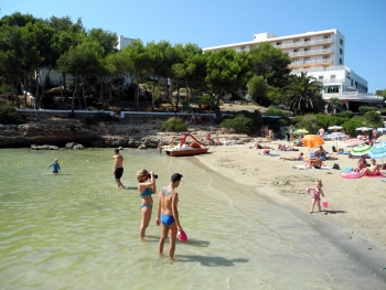 Hotel im Hintergrund