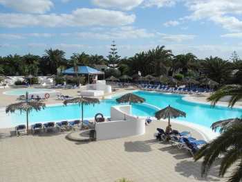 Blick über die Poollandschaft