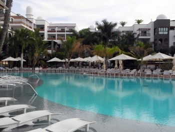 Blick über den Poolbereich