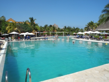 Blick über den Pool