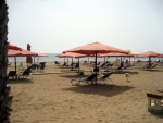 Die Liegen am Strand