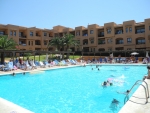 Zimmer mit Pool- und Meerblick