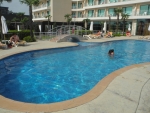 Pool vor dem Hotel