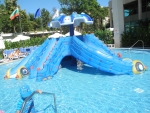 Kinderpool mit Spielgerät