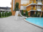 Kinderpool mit Rutsche