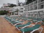 Liegen am Pool