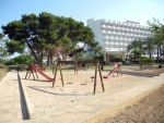 Öffentlicher Spielplatz am Hotel
