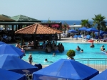 Poolbar im Schwimmbecken