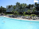 Pool und Wohngebäude