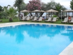 Liegen am Pool