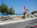 Strand mit Rettungsschwimmer