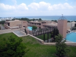 Ausblick über das Areal und auf das Meer