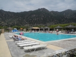 Poolbereich mit Bergblick