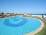 Riesiger Pool
