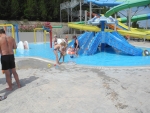 Kinderpool mit Spielgerät