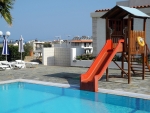 Kinderpool mit Rutsche