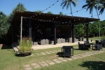 Poolbar mit großem Sitzbereich