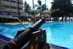 Kanonen am Pool