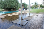 Gehplatten in Flachwasser