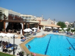 Pool mit Poolbar.