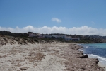 Teilweise naturbelassener Strand