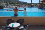 Pool mit Plexieglasscheibe