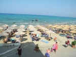 Blick vom Pool auf den Strand