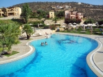 Pool mit Bungalows