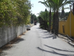 Straße vom Hotel zum Strand