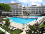 Zwei Hotelpools