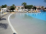 Flach auslaufender Pool