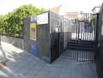 Bankautomat am Nebenausgang