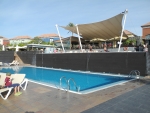 Restaurantterrasse und Pools