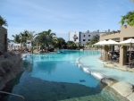 Hauptpool mit Poolbar