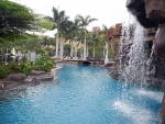 Pool mit Wasserfall