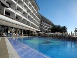 Becken und Hotel