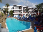 Hotel und Pool