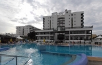 Hotel und Pool