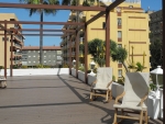 Sonnendeck mit Schaukelstühlen