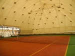 Zwei Tennishallen