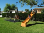 Spielplatz auf Grasfläche