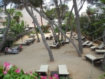 Liegebereich neben dem Hotel