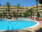 Hotel und Pool