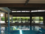 Hallenbad mit Fitnessgeräten