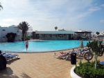 Restaurantgebäude neben dem Pool