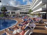 Sonnendeck am oberen Pool
