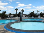 Kinderpool im Vordergrund