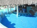 Swim-Up-Bar